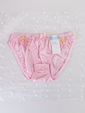 US-M/JP-LL Japanese Brand Sides Floral Embroidery Smooth Tricot Panties NWT